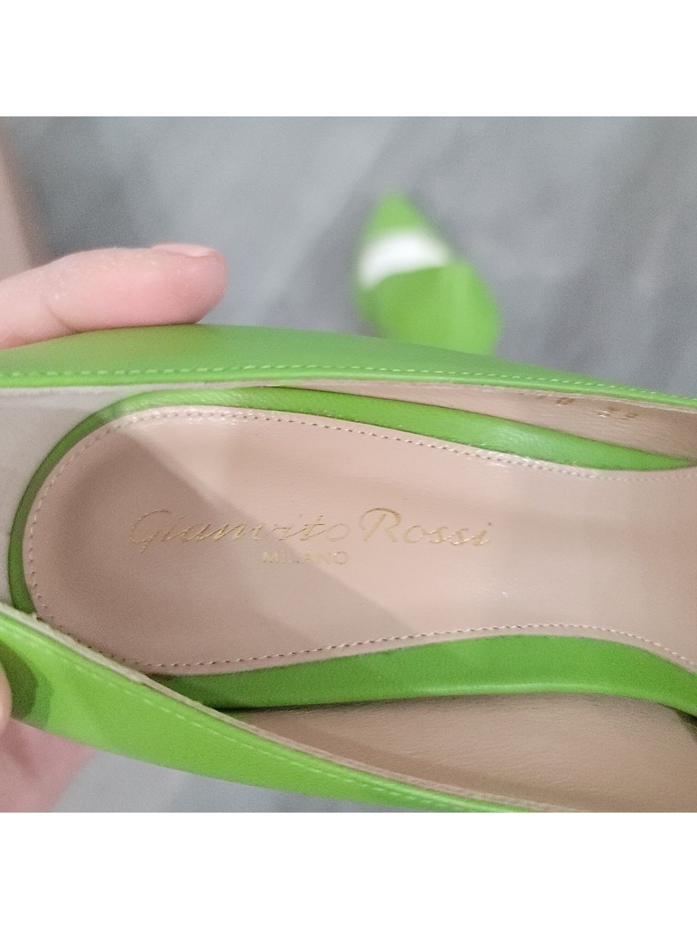 Rare GIANVITO ROSSI 105 Kiwi Leather Pumps - Picture 8 of 16